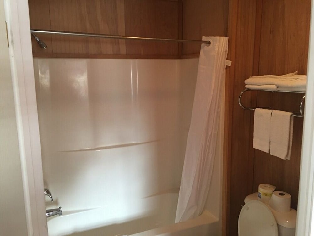 Whispering Creek Lodging & RV Resort - photo 36