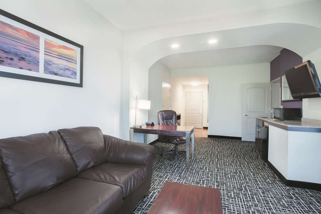 La Quinta Inn & Suites by Wyndham Fort Walton Beach - photo 23