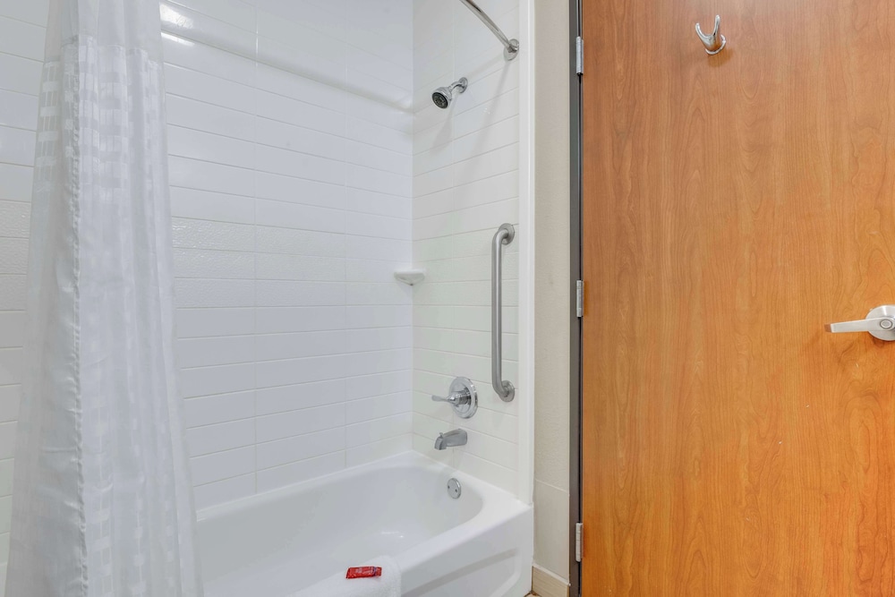 SureStay Plus Hotel by Best Western Owasso Tulsa North - photo 15