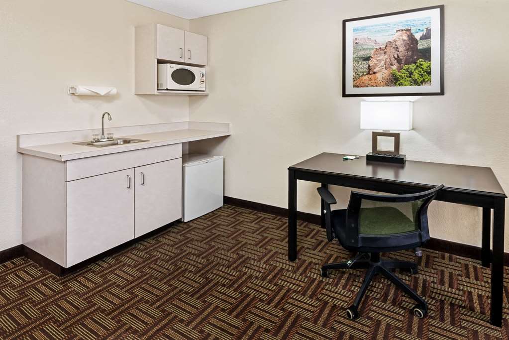 La Quinta Inn & Suites by Wyndham Fruita - photo 31