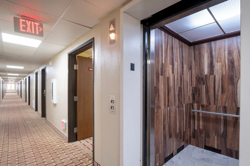 Rodeway Inn Houston North Greenspoint Houston TX - photo 4