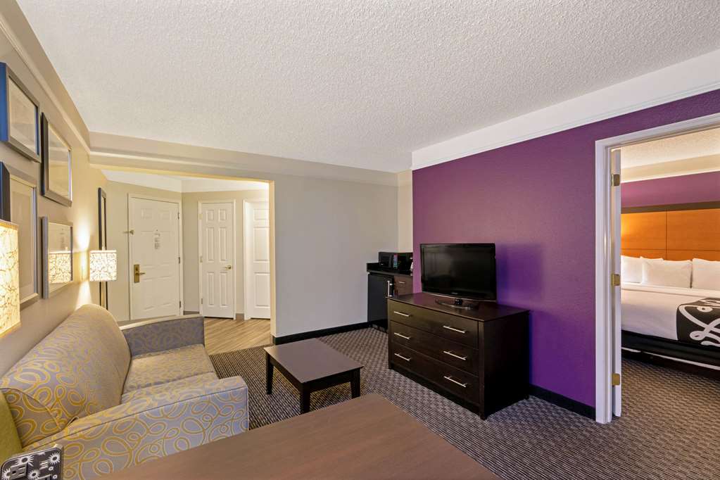 La Quinta Inn & Suites by Wyndham Phoenix Scottsdale - photo 34