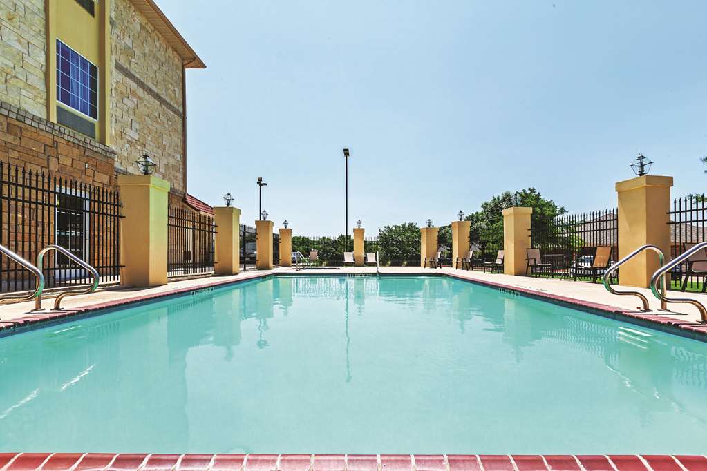 La Quinta Inn & Suites by Wyndham Granbury - photo 9