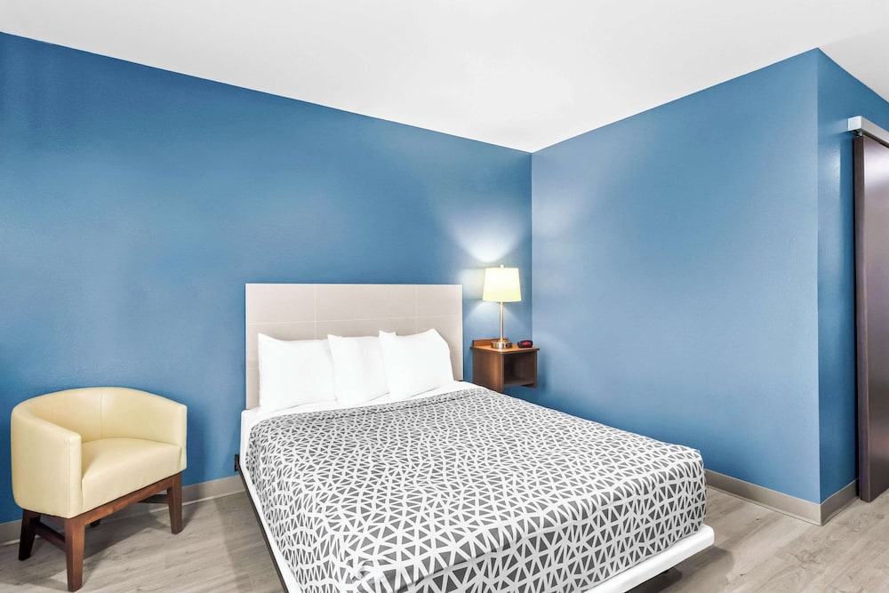 WoodSpring Suites South Houston Hobby - photo 16
