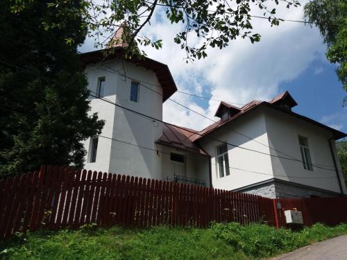 Vila Viitorul — 4-Star Luxury Hotel in Busteni, Romania