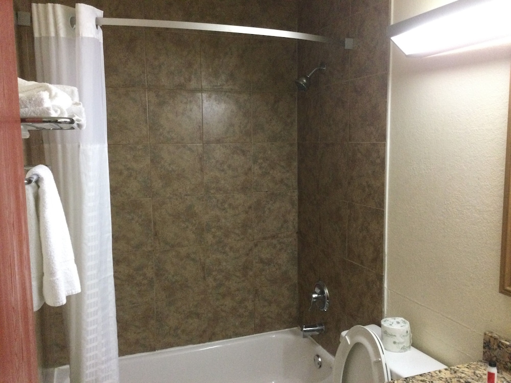 Super 8 by Wyndham Canton Livonia Area - photo 21