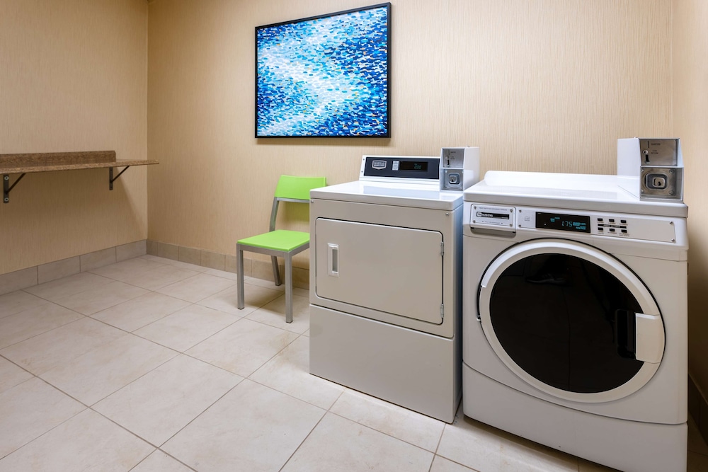 Hilton Garden Inn Roanoke - photo 34