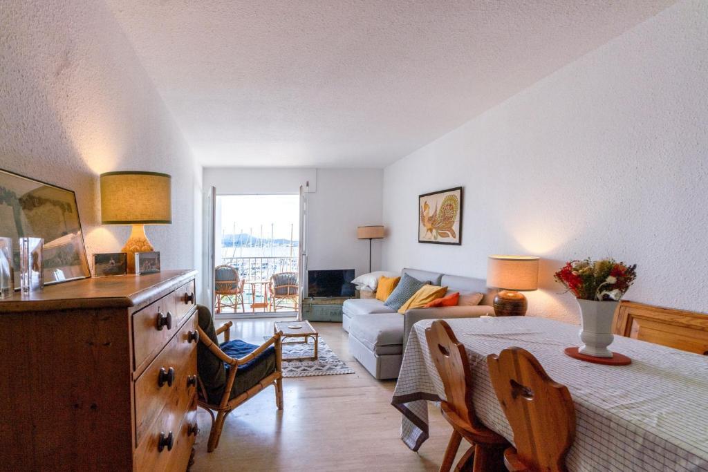 Studio Au Port de Sanary in Sanary-Sur-Mer, France