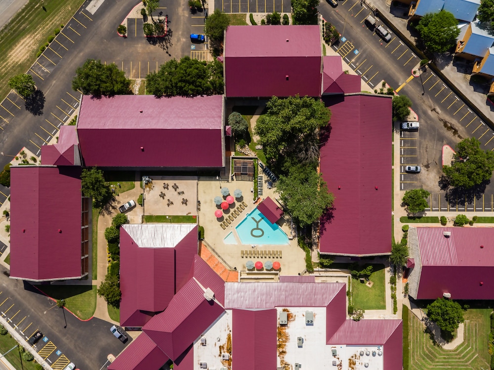 Y O Ranch Hotel - photo 2