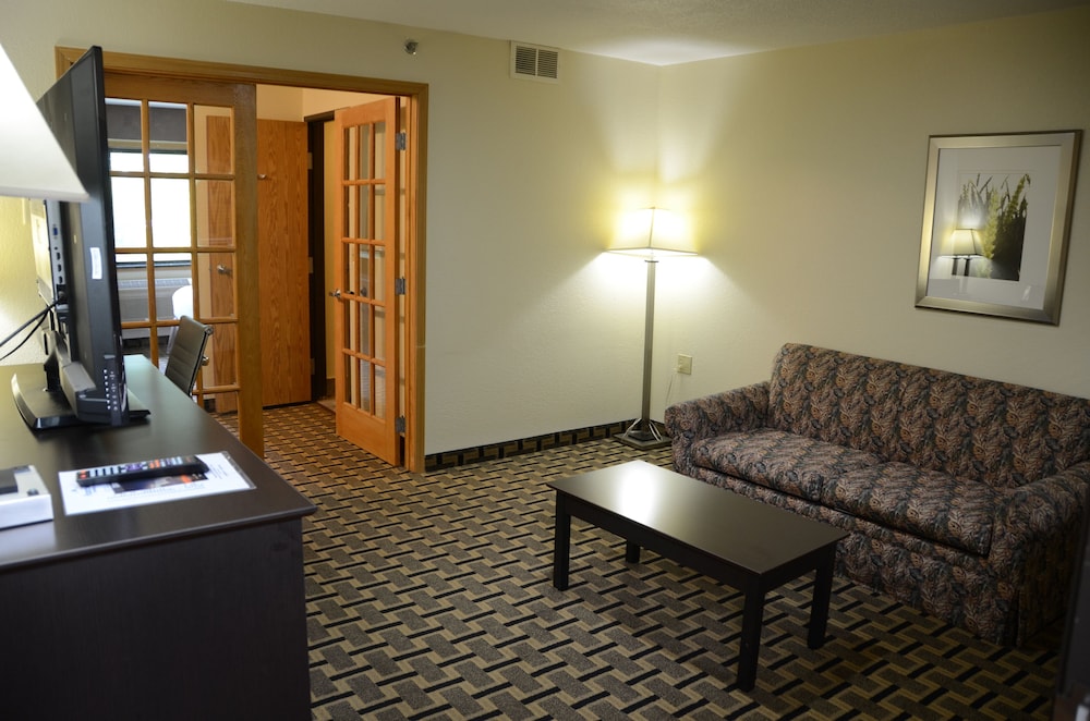 AmericInn by Wyndham West Burlington - photo 29
