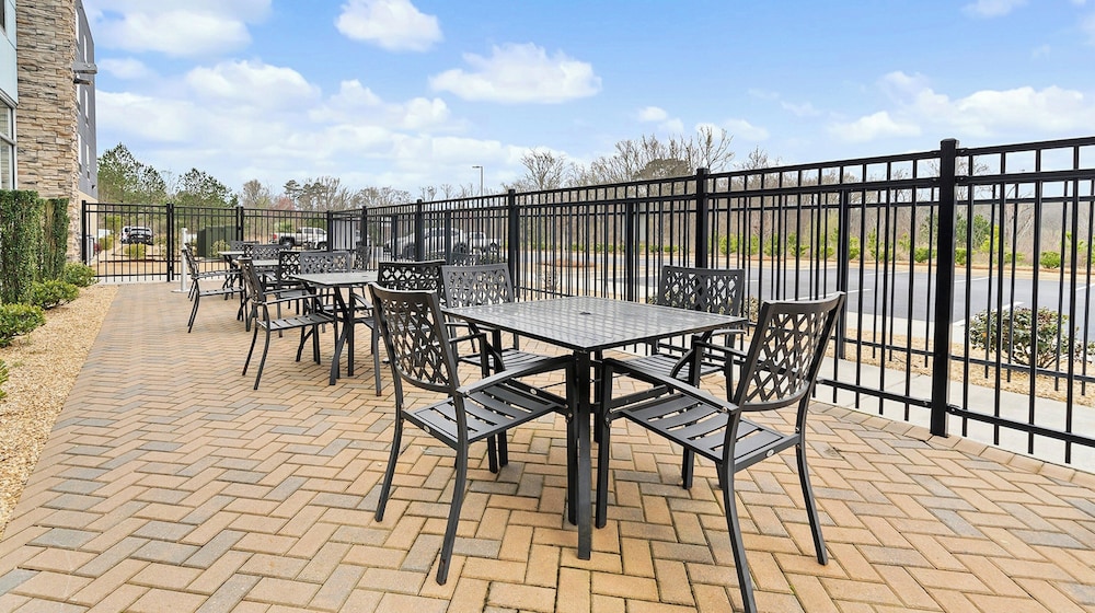 Holiday Inn Express and Suites Macon North - photo 33