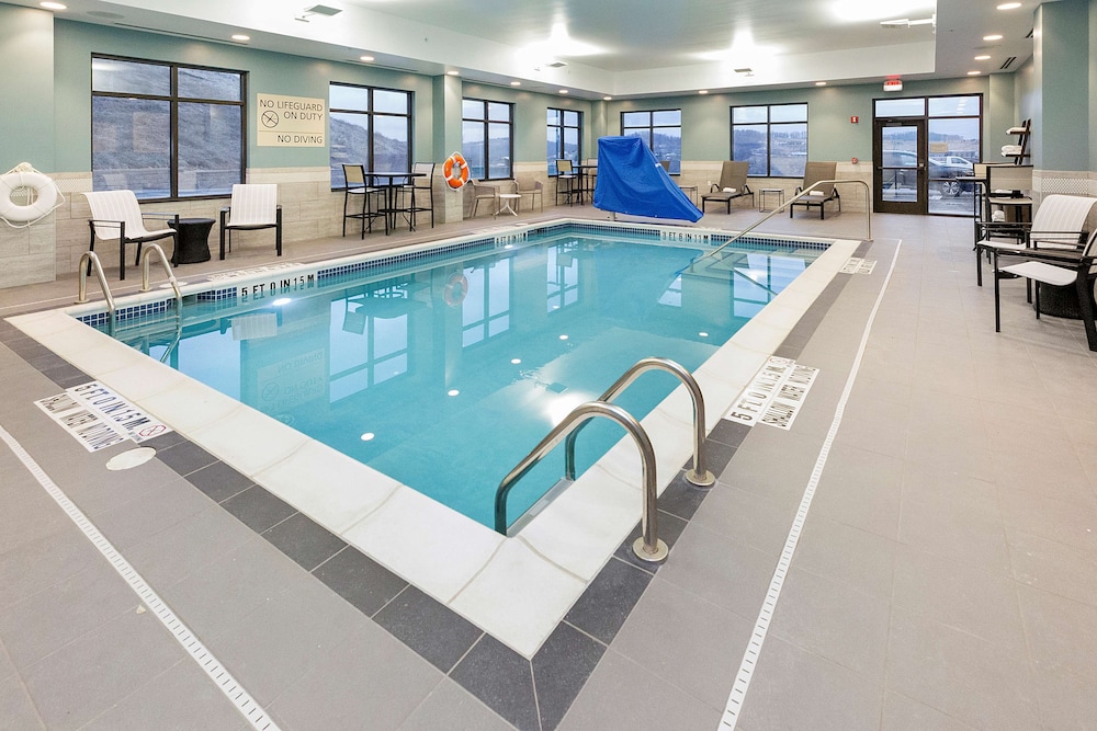 Hampton Inn & Suites Morgantown University Town Centre - photo 32
