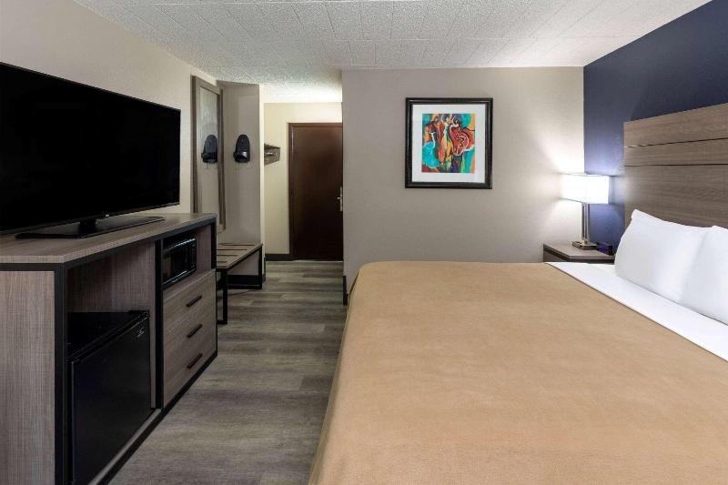 Baymont by Wyndham Laredo - photo 21