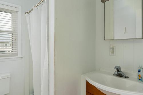 Admiral's Quarters by Oak Island Accommodations - photo 3