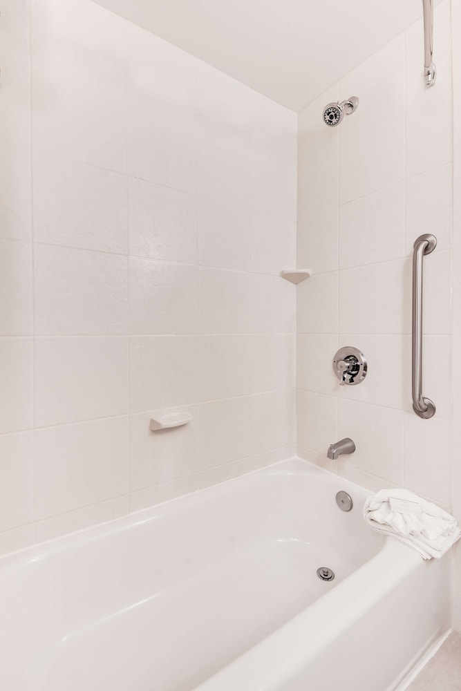 Hilton Garden Inn Waldorf - photo 18