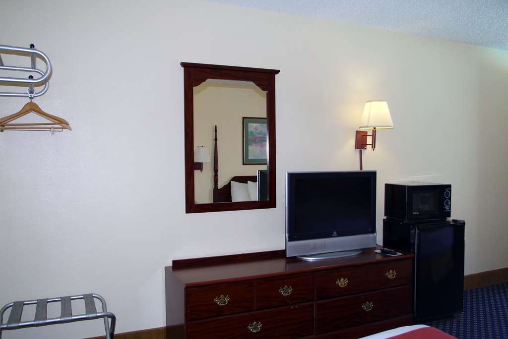 Americas Best Value Inn Malvern - photo 13