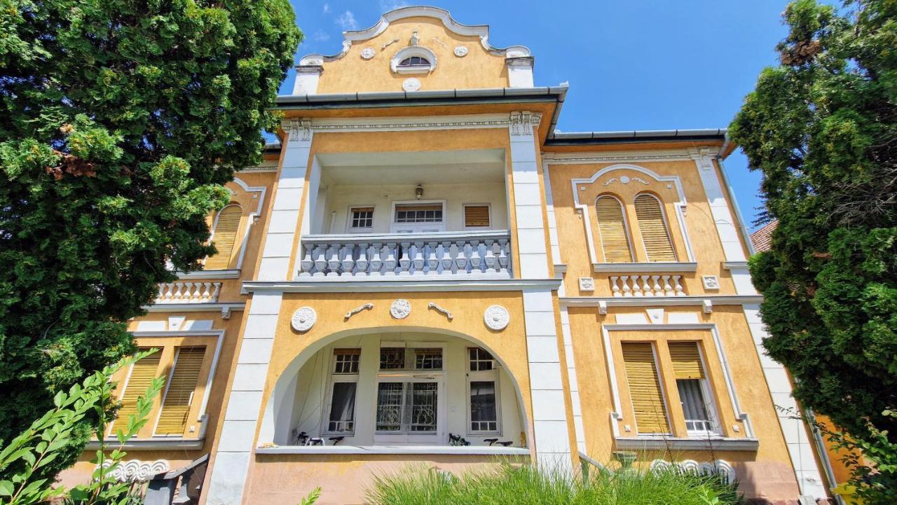 Romantic Villa Pápa — 4-Star Luxury Hotel in Papa, Hungary
