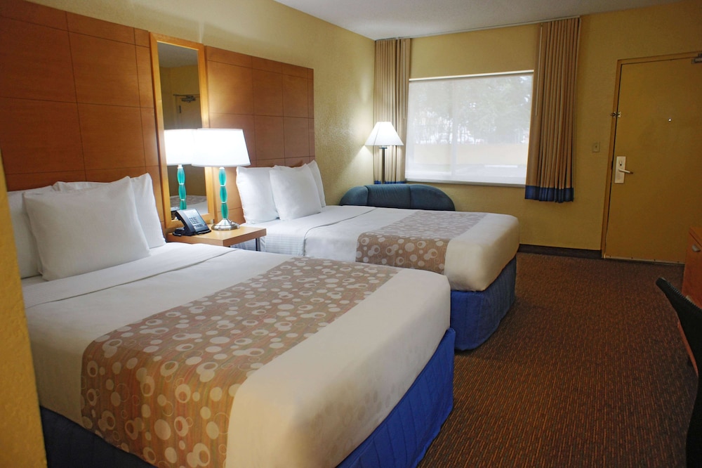 La Quinta by Wyndham Fort Lauderdale Pompano Beach - photo 8