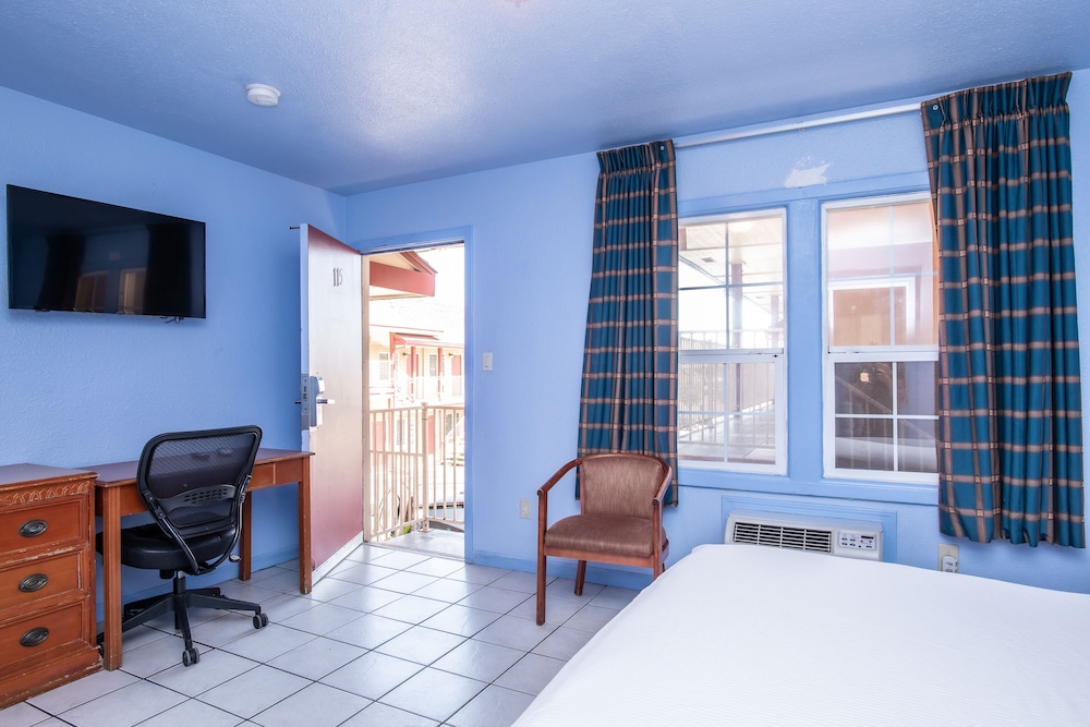Aqua Breeze Inn - photo 21