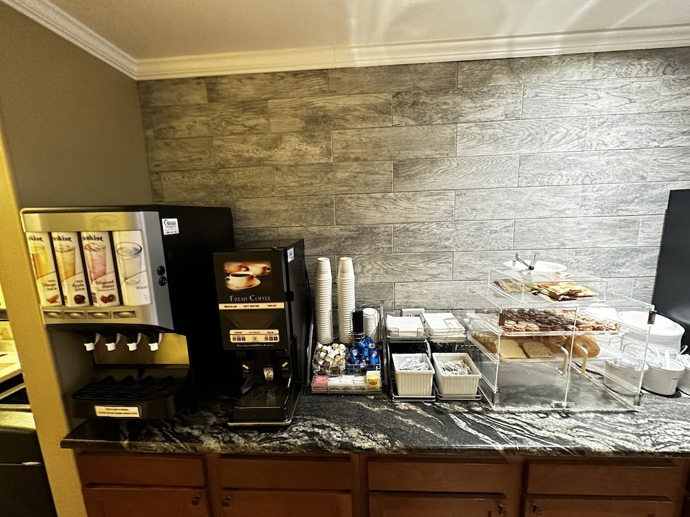 Super 8 by Wyndham Eau Claire WI - photo 25