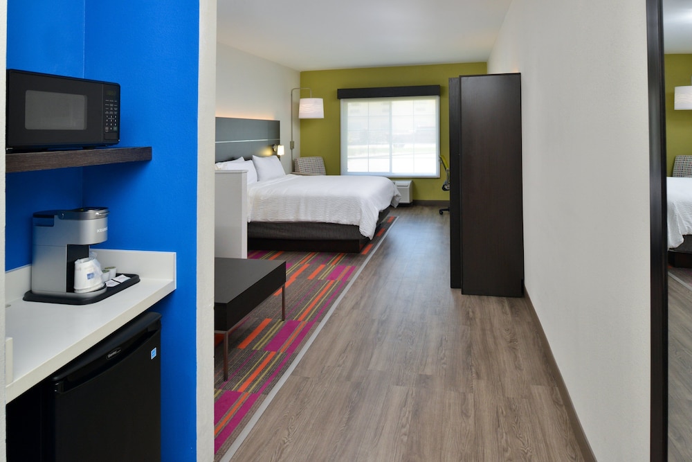 Holiday Inn Express & Suites Carthage by IHG - photo 24