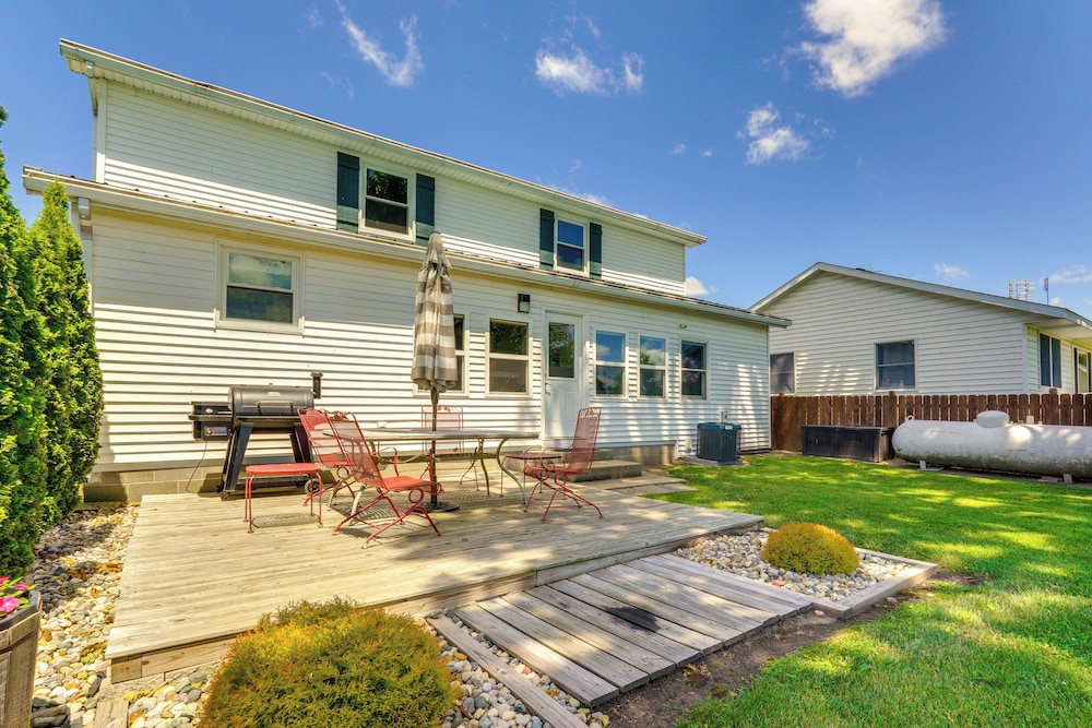 Howe Retreat W Fire Pit Private Boat Dock 19749670 — Howe