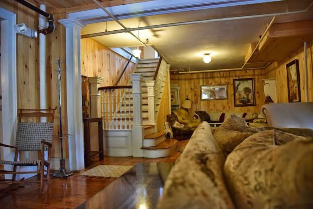 The Baseball Hotel - photo 7