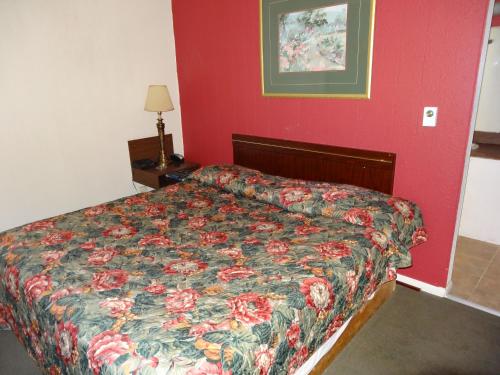 Capital O Sparta Motel Near Carbondale - photo 5