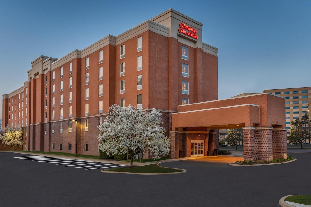 Hampton Inn & Suites Detroit Airport Romulus - photo 38