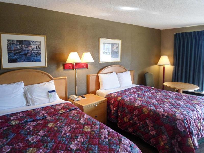 Econo Lodge - photo 54