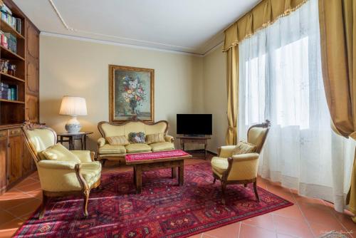 Casa Adriana Elegante E Luminosa — 4-Star Luxury Hotel in Scandicci, Italy