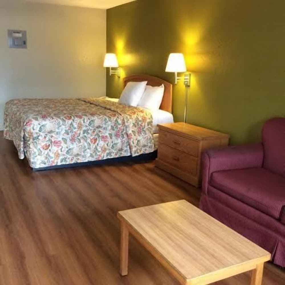 Stratford House Inn and Suites - photo 7