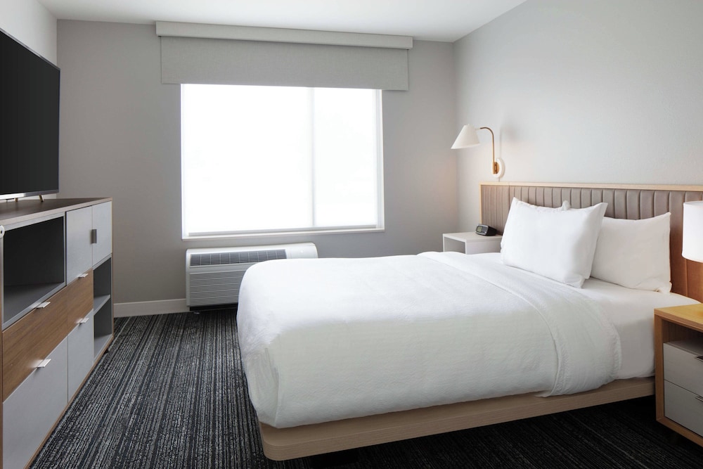 TownePlace Suites by Marriott Milwaukee West Bend - photo 7