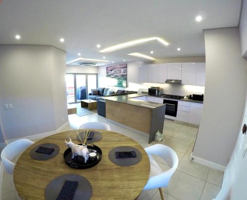 Stylish Sea View Apartment in Santorini Estate. — 4-Star Luxury Hotel in Ballito, South Africa