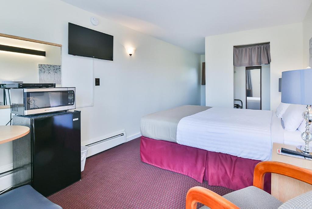 The Saco Motel - photo 12