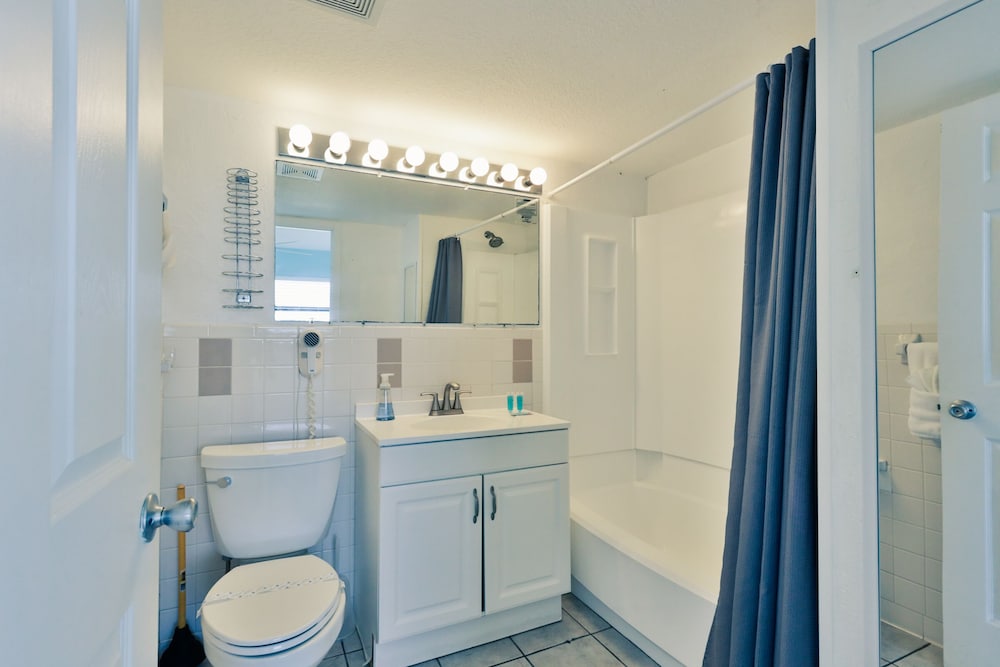 Coastal Waters Inn - photo 145