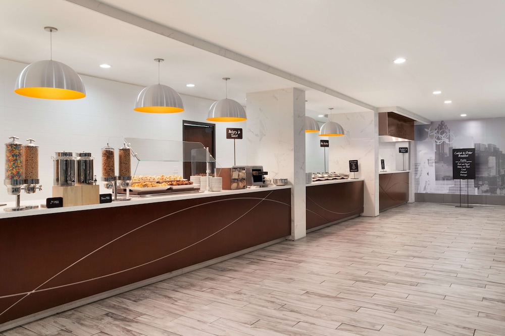 Embassy Suites by Hilton Atlanta Airport - photo 25
