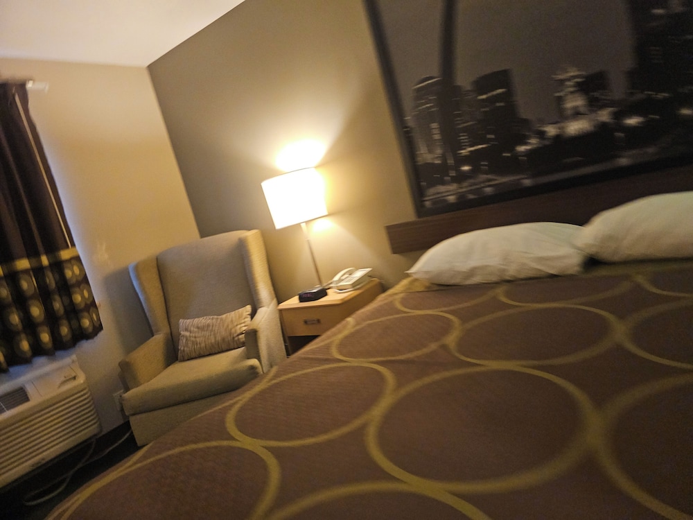 Super 8 by Wyndham Ava - photo 26