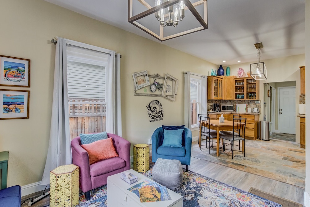 1BR Modern & Chic Bring Your Bikes and Dog - photo 15