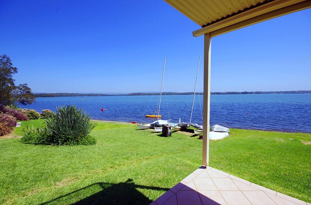 Bluewater at Mannering Park — 4-Star Luxury Hotel in Mannering Park, Australia