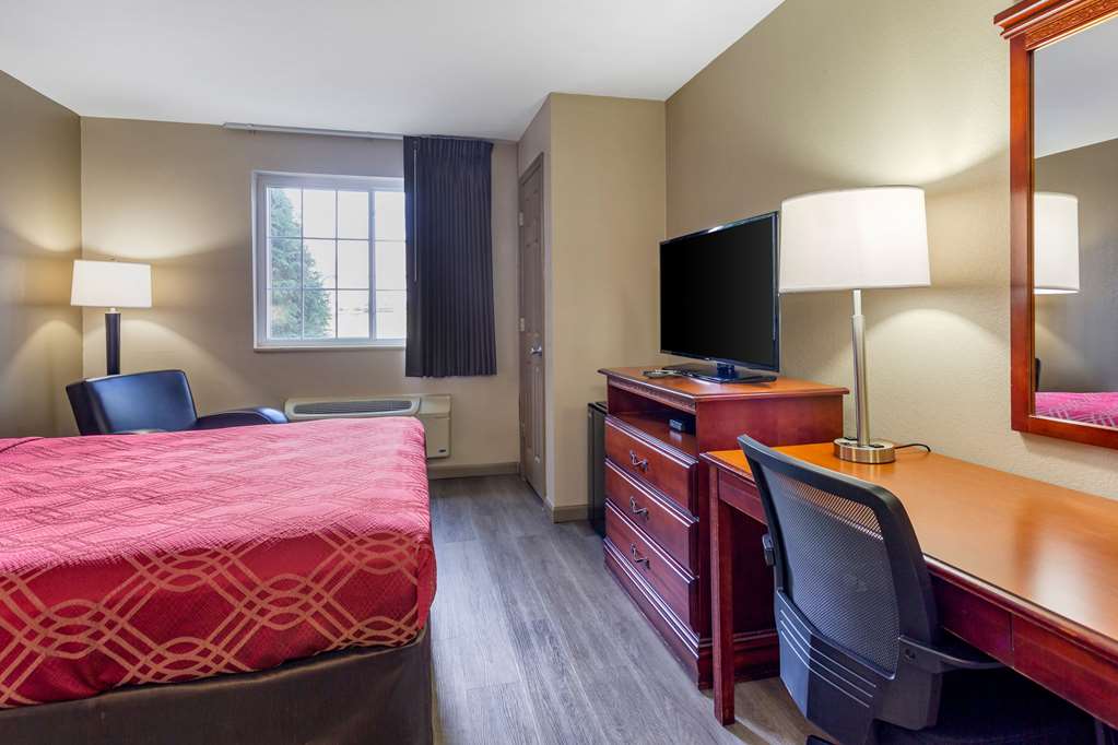 Econo Lodge Inn & Suites Dickson - photo 18