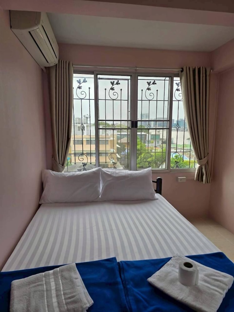 Bella Bella River View - carbon neutral hotel in Bangkok