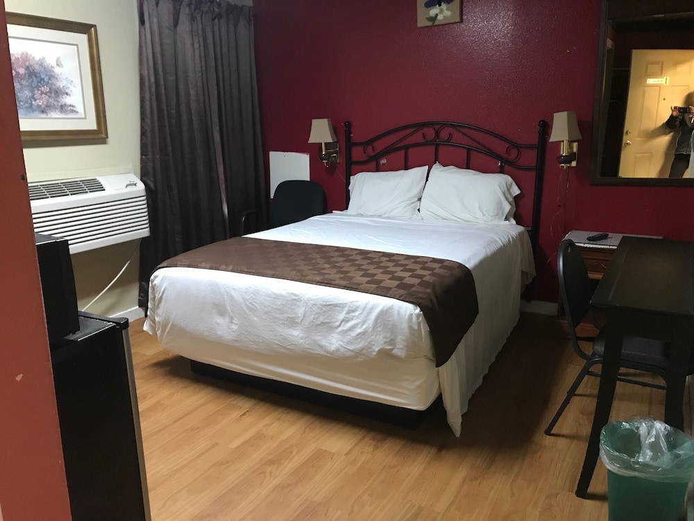 Outpost Motel — hotel in Dripping Springs