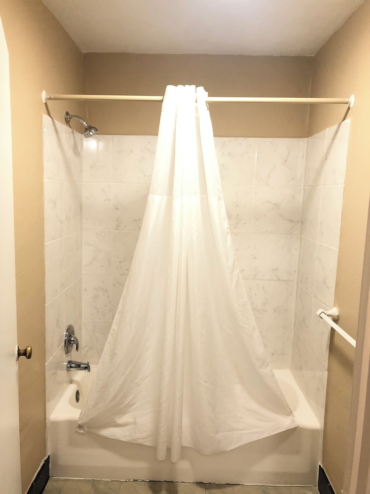 Laurel Park Inn - photo 18