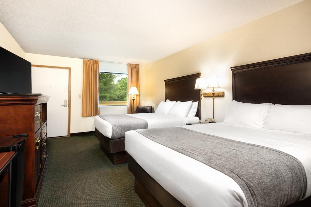 Brookwood Inn - photo 14