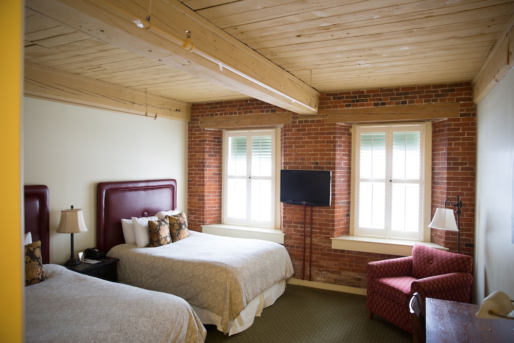 The Common Man Inn & Restaurant - photo 37