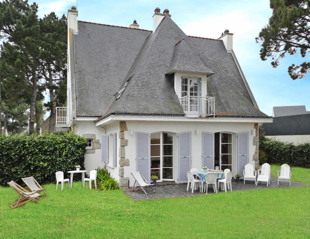 Holiday Home in Carnac Near Sandy Beach — 4-Star Luxury Hotel in Carnac, France