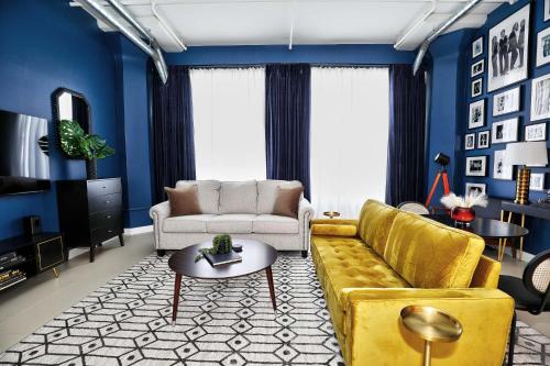Downtown LA's Most Requested Property Sleeps 4 with Free Parking — 4-Star Luxury Hotel in Los Angeles, United States