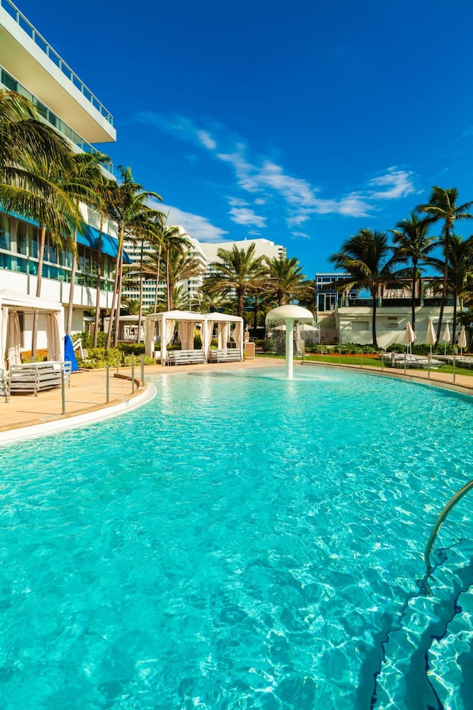FontaineBleau Resort Ocean plus Bay View w Balcony - photo 9