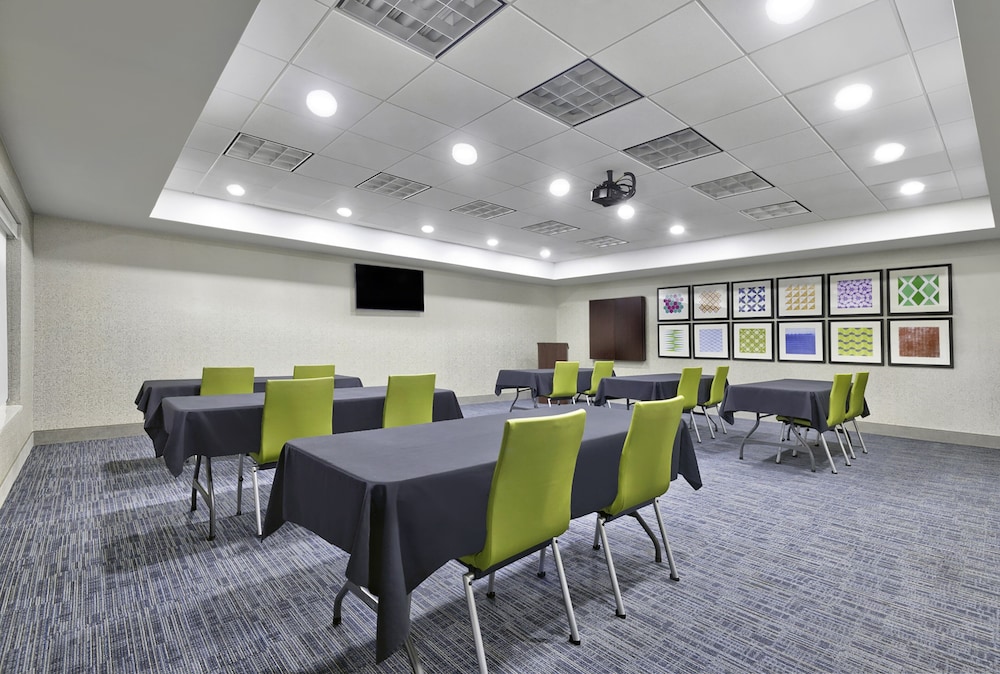 Holiday Inn Express Hotel & Suites Kansas City Grandview by IHG - photo 50